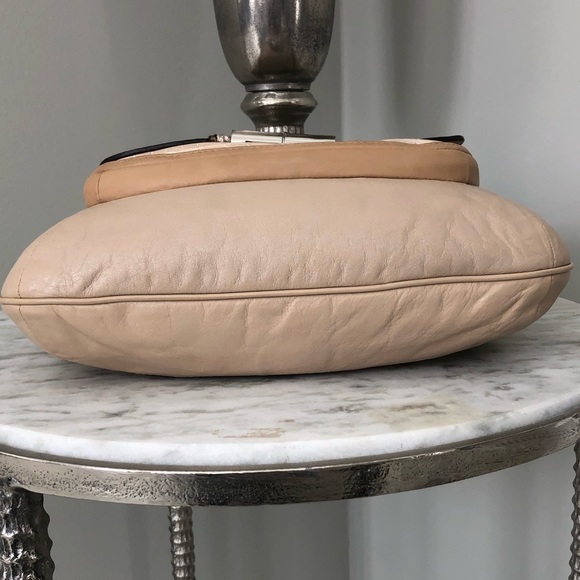 COACH KRISTIN SPECTATOR Hobo Tan No. L1126-19310 EUC - Picture 9 of 11